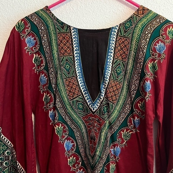 📚 1960s Vintage Red & Green Tunic Blouse with Angel Sleeves Size Small - Picture 2 of 6
